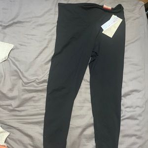 Balance collection womens The Capri 22” inseam NWT leggings. Size medium